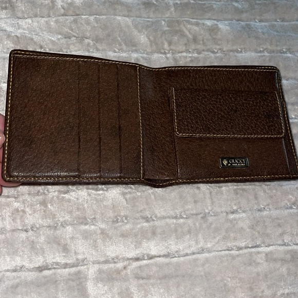 Preloved Gucci wallet good condition has some wear on folds n little on corner. - Picture 7 of 14